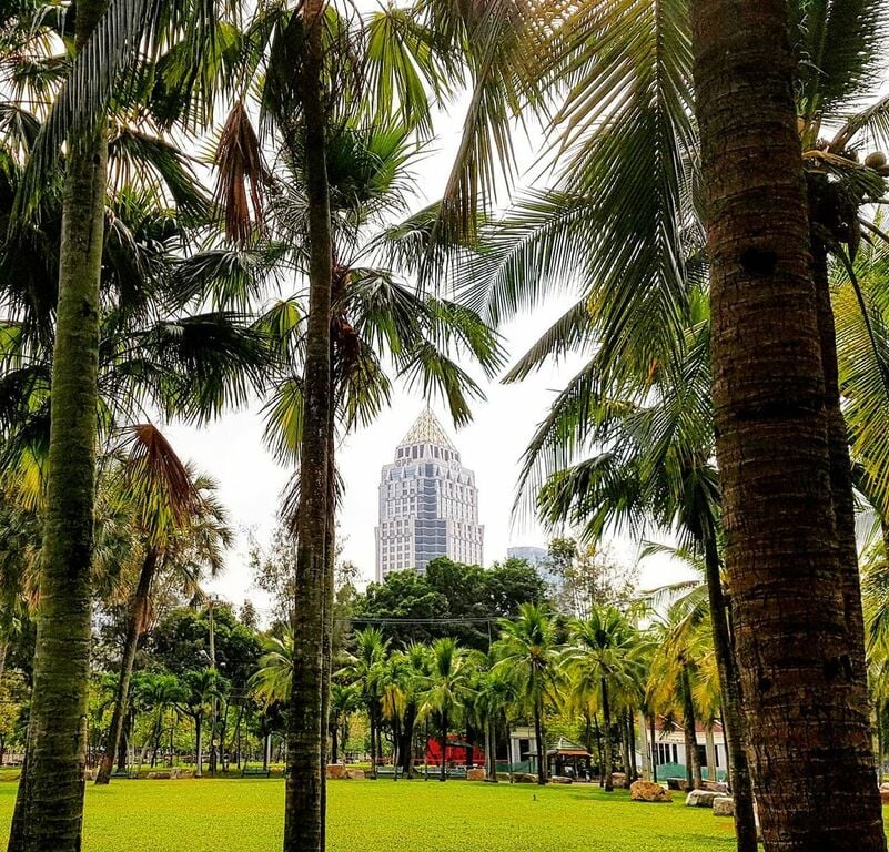 romantic places in bangkok | lumphini park