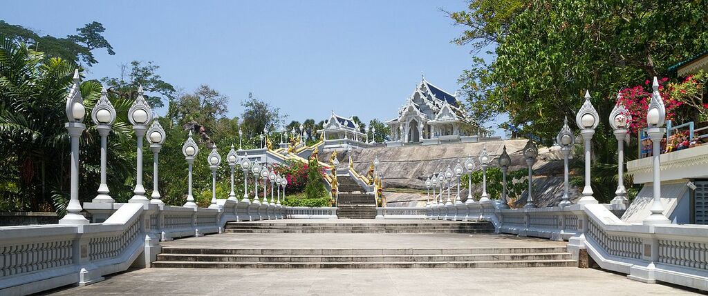  Wat Kaew Korawaram temple 