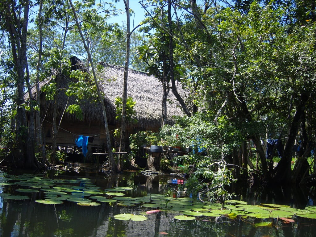 Guatemala Rio Dulce hut kekchi indianen