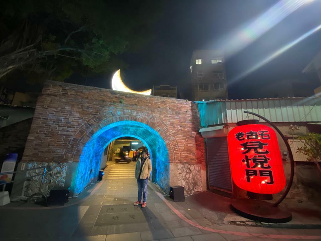 A night at Duiyue Gate 