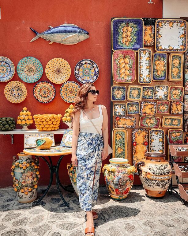Maiolica pottery and ceramics