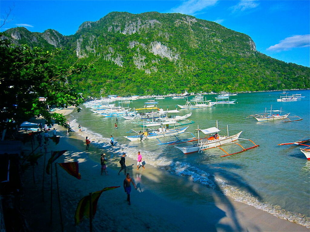 Long boats await island hopping passengers to explore Bacuit Bay