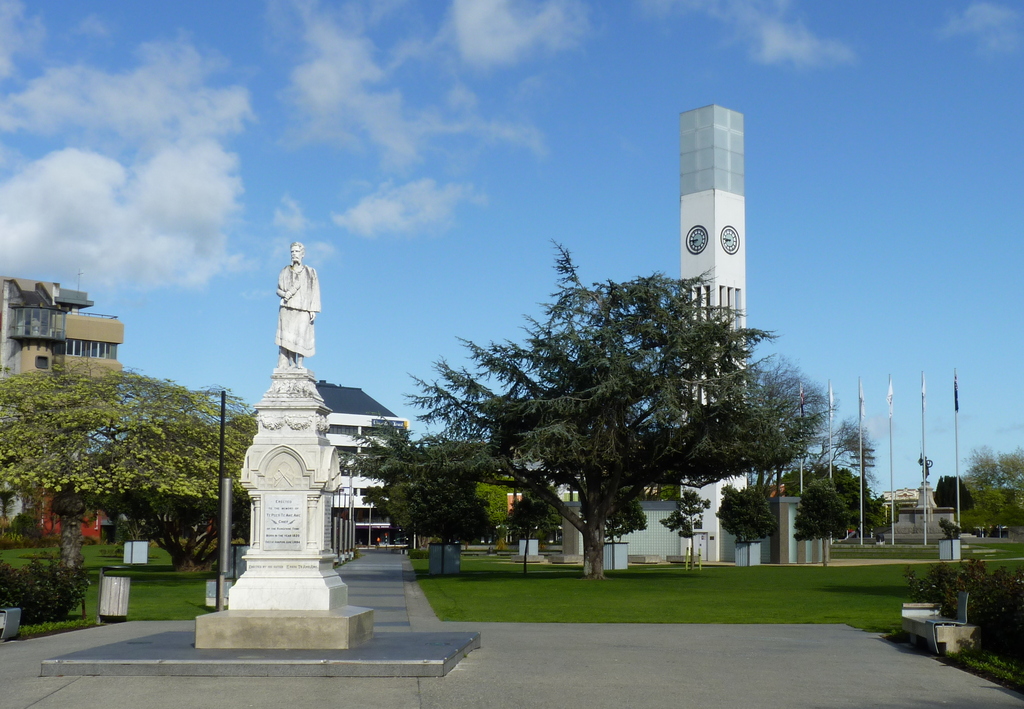 Te Awe Awe Statue, The Square, Palmerston North
