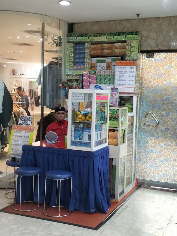 Find this vendor next to Guardian store