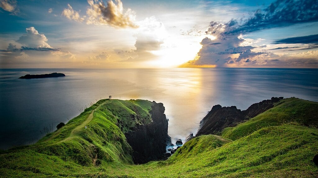 Binurong Point, Catanduanes