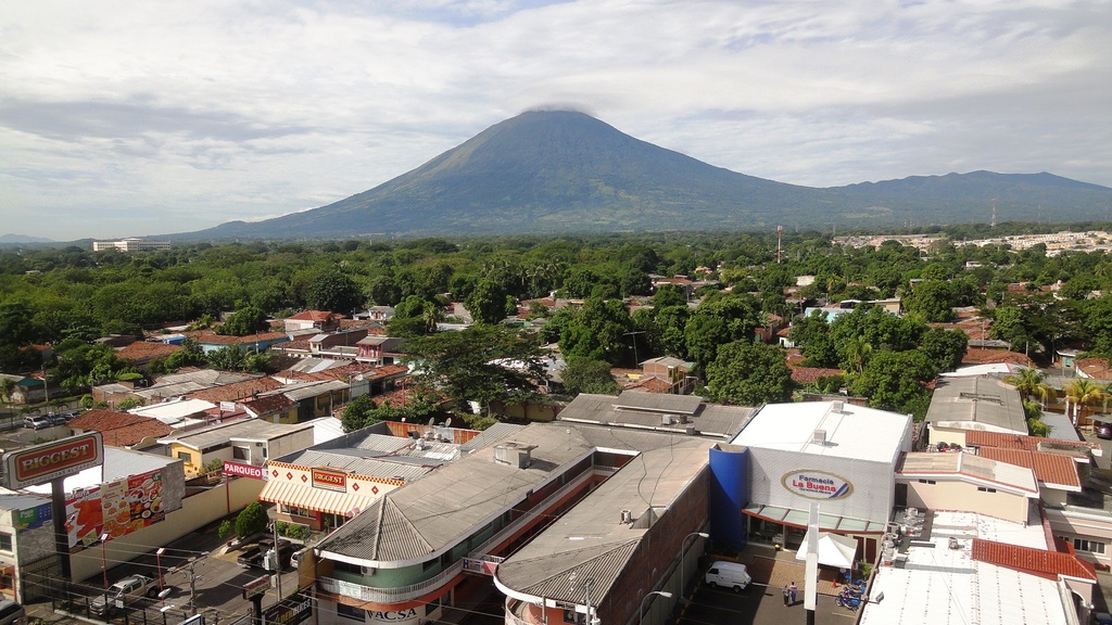 Ciudad de San Miguel al pie del Volcán Chaparrastique