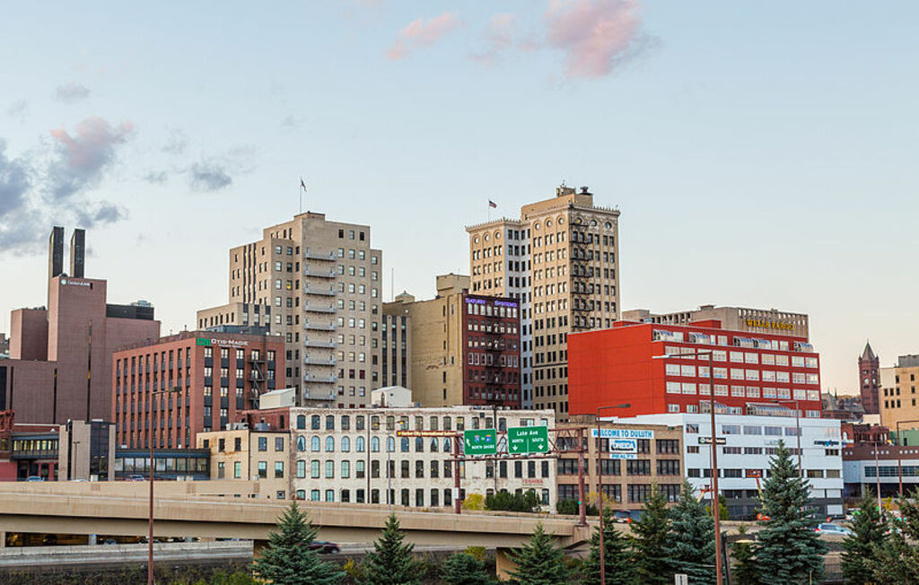 Downtown Duluth, Minnesota Skyline (25406820466)