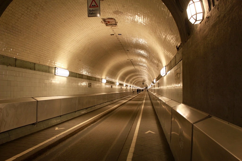 things to do in hamburg | alter elbtunnel