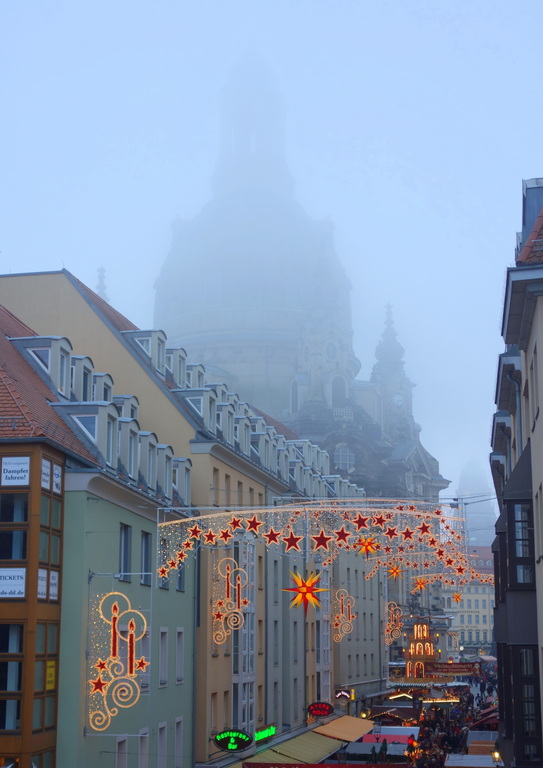 Frauenkirche with Christmas market - Dresden, Germany - DSC09092