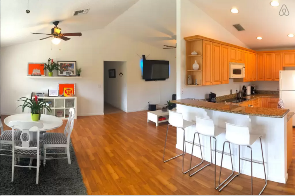 lakeview apartment with private pool