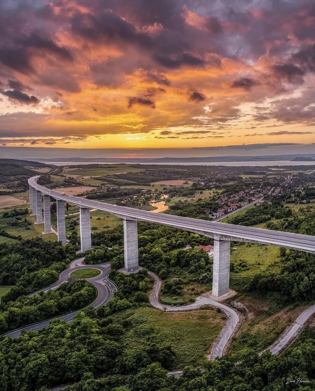 Kőröshegy Viaduct