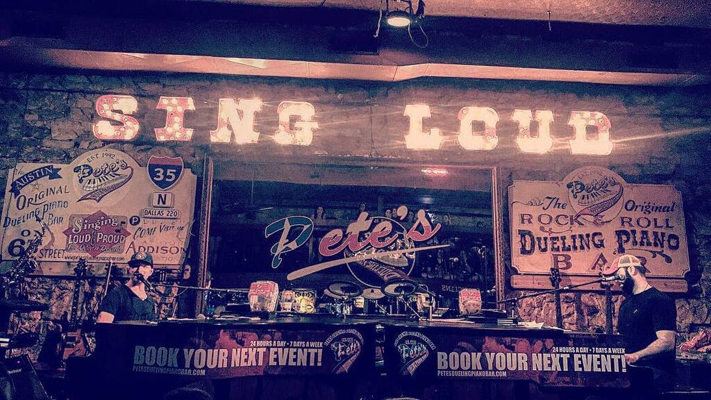 things to do in austin at night | enjoy the music and the excitement at pete’s dueling piano bar