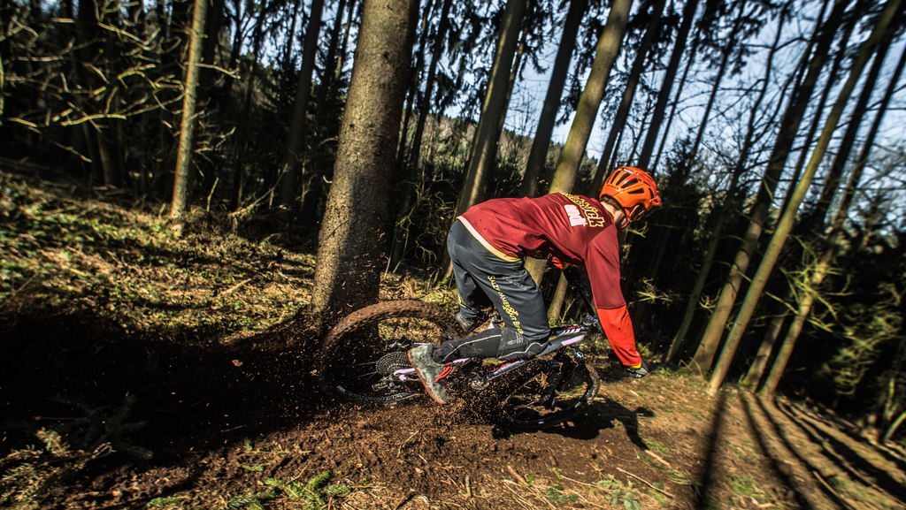 Mountain biking in mud (Unsplash)