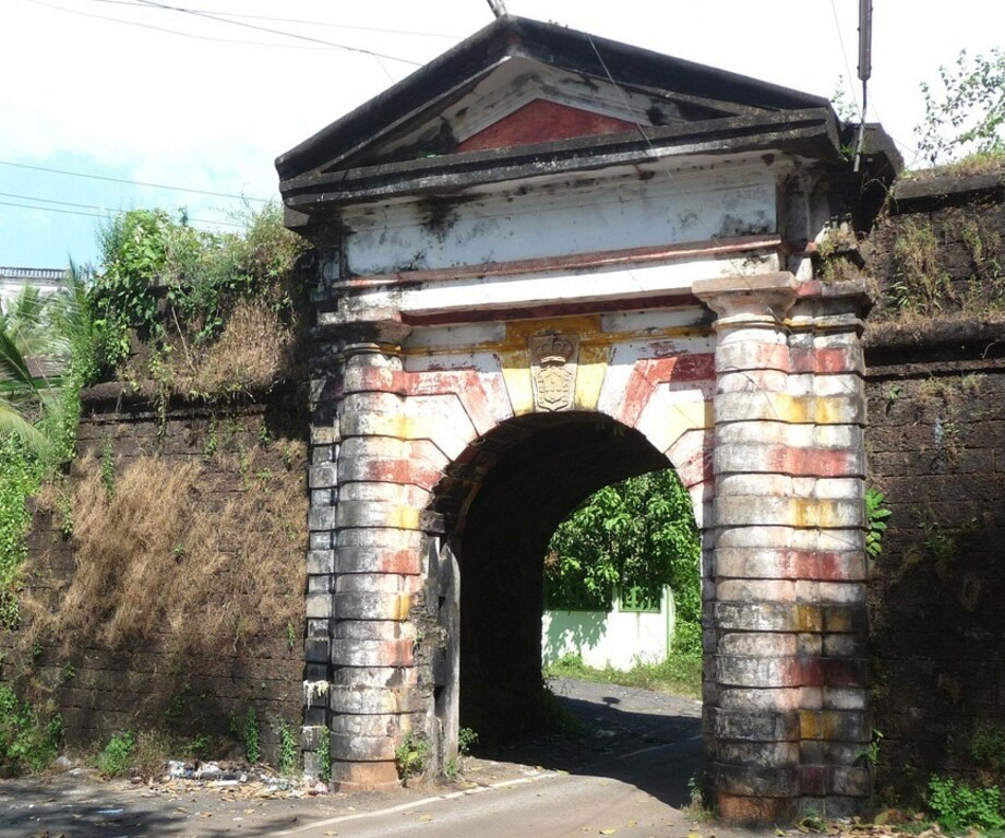 Raitura Fort gate