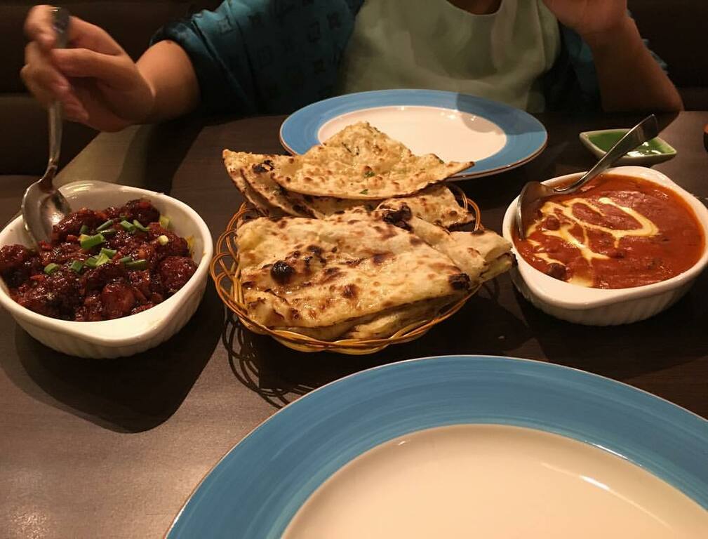 Indian food tonight for dinner. Naan, butter chicken and ghobi. #singapore #singaporefood