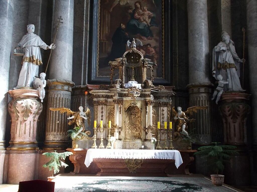Main altar, Statues of Saint Louis and Saint Bonaventure, Minorite Church in Eger, 2016 Hungary