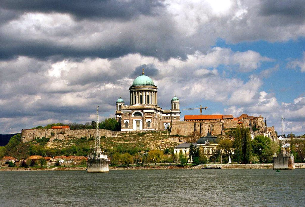 Hungary.Esztergom.Bazilika.1999.hires