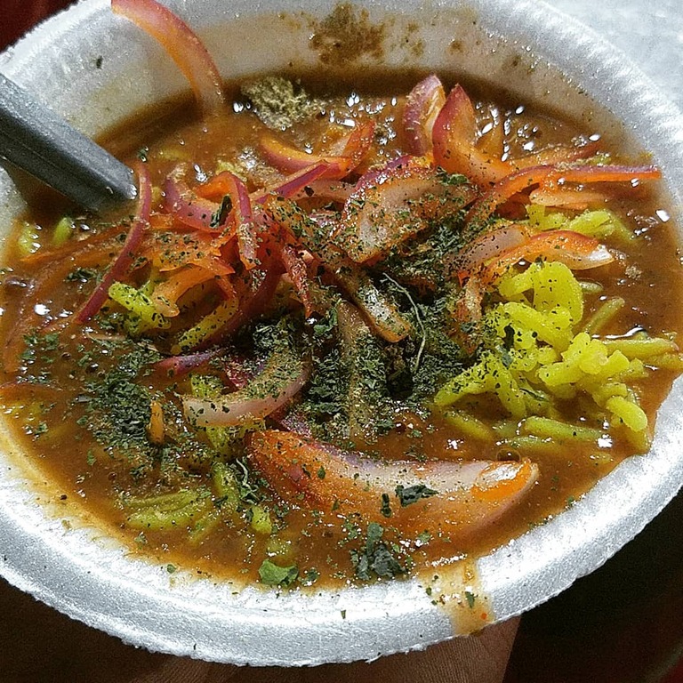 street food in delhi | multani moth kachori (moth bean balls with curry)