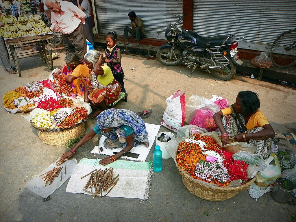 Varanasi 257b Godowlia crossing (34169057552)