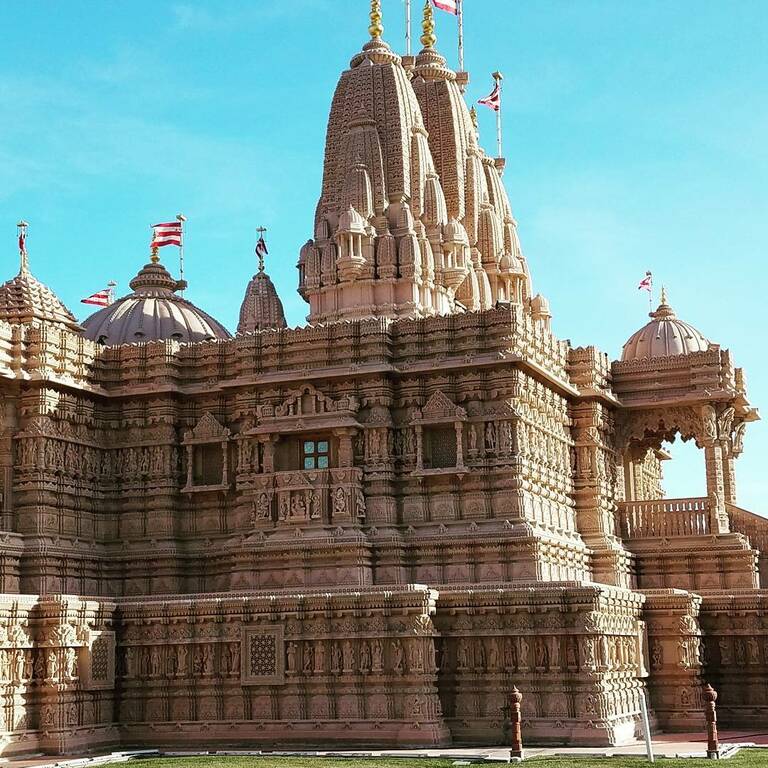 things to do in ahmedabad | offer prayers in the swaminarayan temple in shahibaug