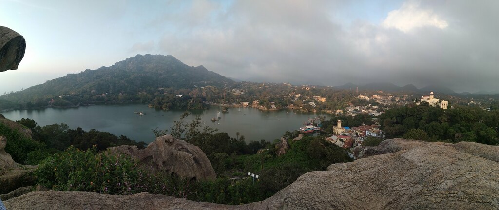 PANORAMIC VIEW OF MOUNT ABU, RAJASTHAN