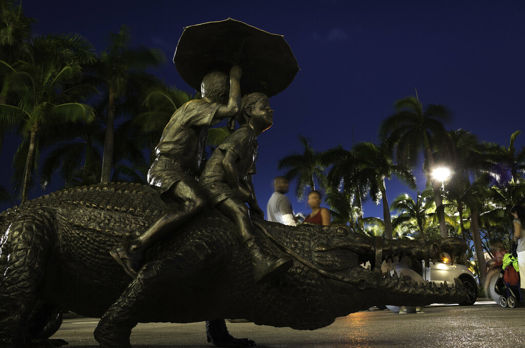 Aventura Mall Sculpture | 151023-0025085-jikatu