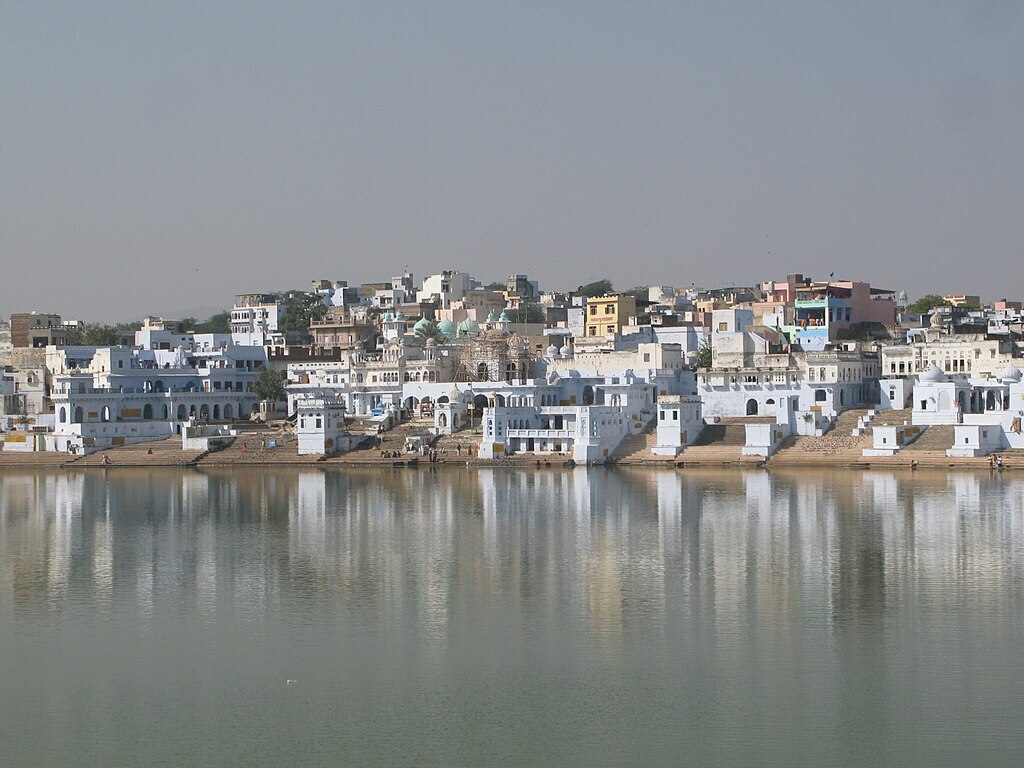 Ghats on the banks of Pushkar lake