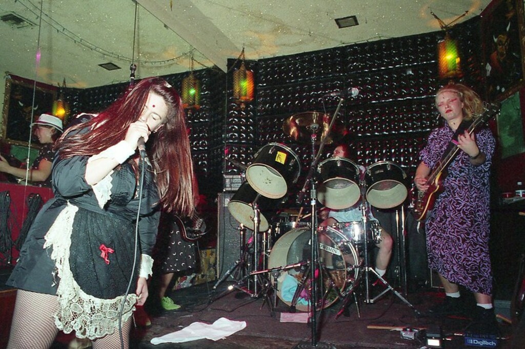 Mudwimmin at the Casbah