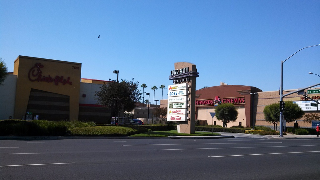 Long Beach Towne Center entrance Carson St