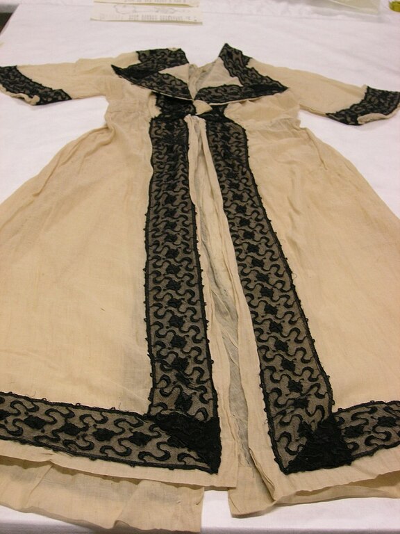 <div class="fn">dress</div>