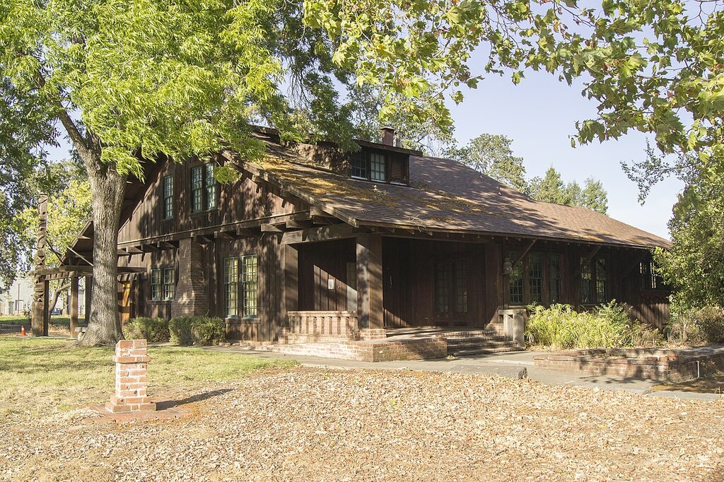 DSC07624-Grace-Hudson-Sun-House-Ukiah-CA-by-Jennifer-Renee-Ceja-09-30-2017-