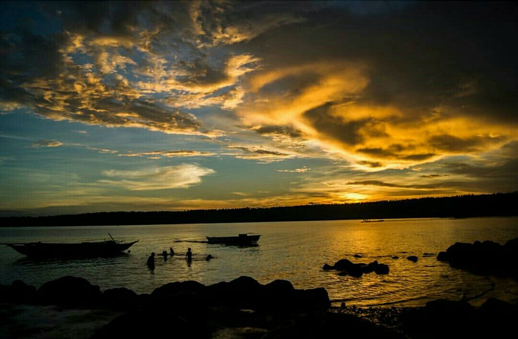 Sunset at Paguriran Island
