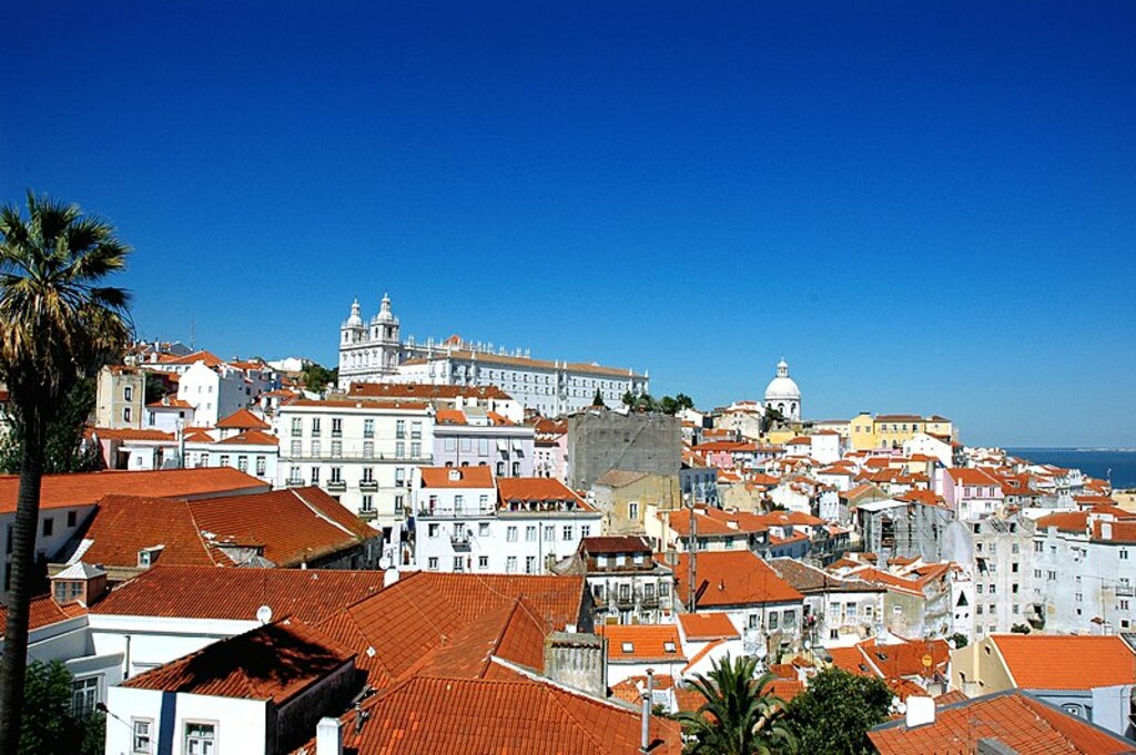 Alfama district in Lisbon - panoramio