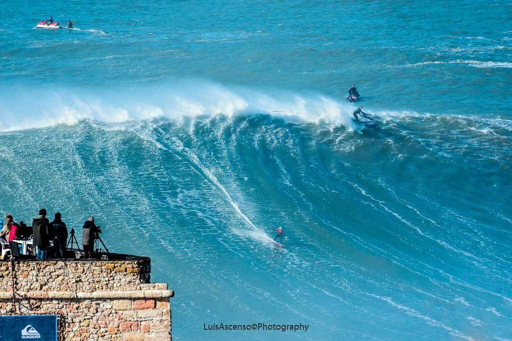 Praia do Norte beach - High waves - Nazaré - Portugal