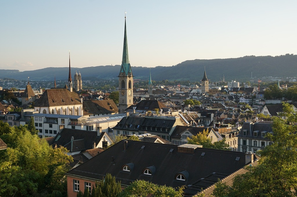 things to do in switzerland | stroll through the old town in zurich