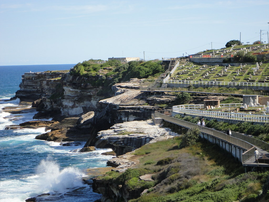 Walk from Bondi Beach to Coogee Beach