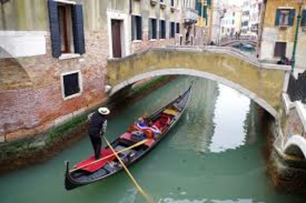 things to do in venice city center | ride a gondola