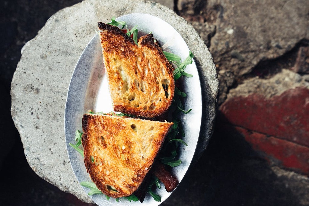 Dilli kaşarlı toast