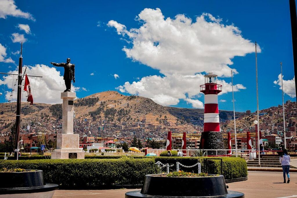 walk around plaza del faro