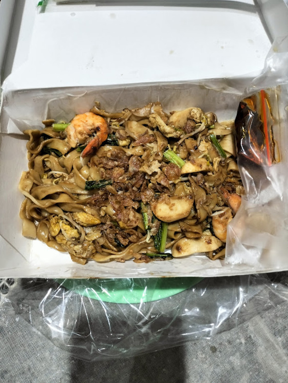 7 Stars Restaurant's seafood char kway teow
