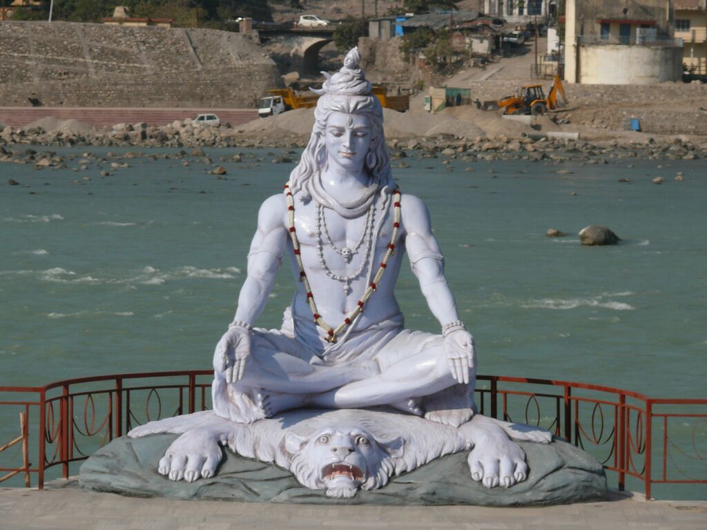 Now memory Shiva statue near Paramarth Niketan