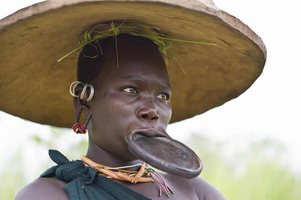 Surma woman