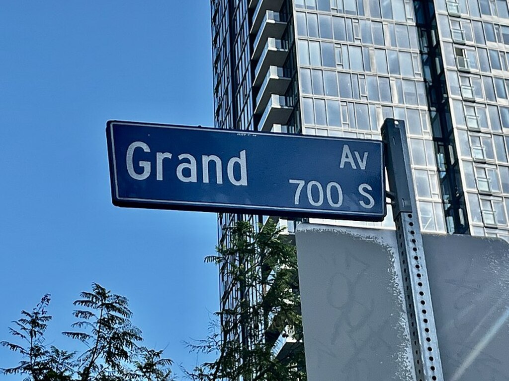 Grand Avenue (Los Angeles) Street sign