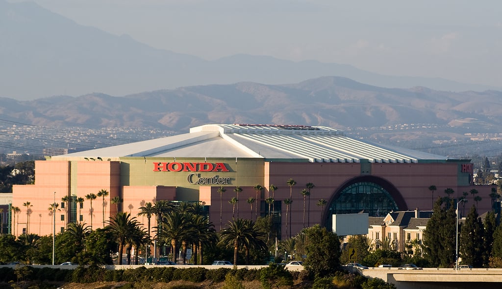 Hondacenter2010 (croppedd)
