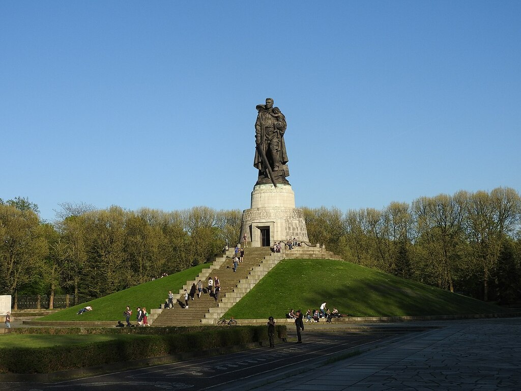 Soviet War Memorial (Treptower Park) 2