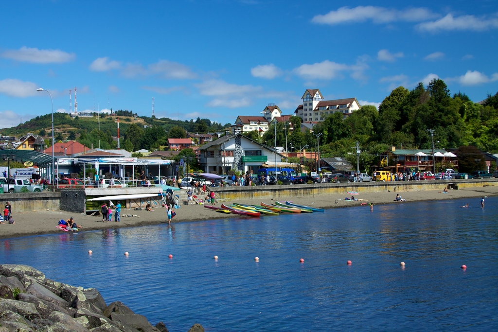 Chile - Puerto Varas 19 - downtown lakeside Puerto Varas (6980393259)