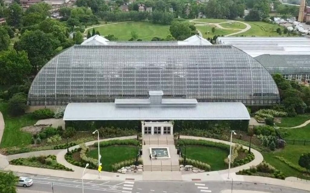 Garfield Park Conservatory, aerial view