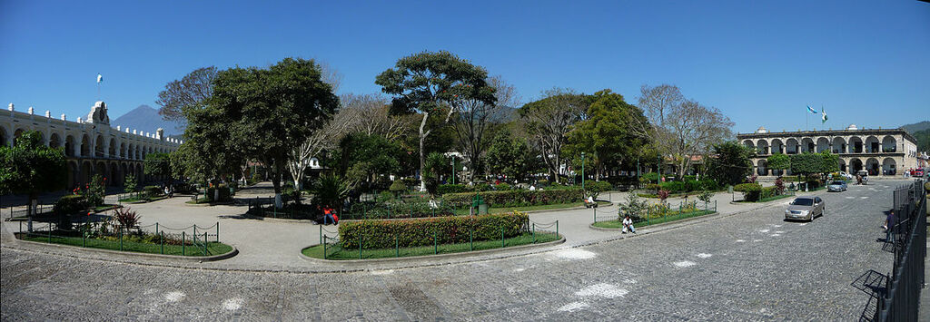 he Central Plaza of Antigua 