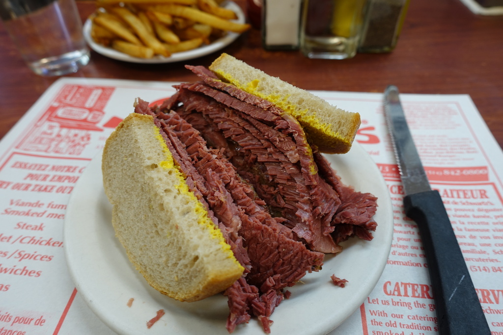 Smoked Meat Sandwich @ Schwartz's Deli @ Le Plateau @ Montréal