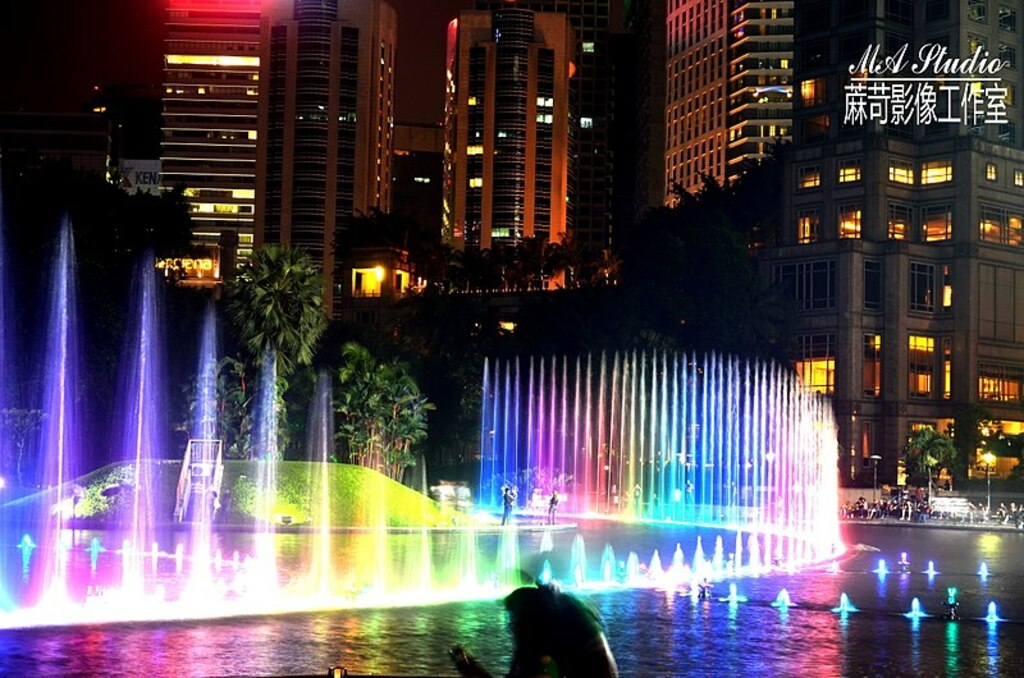Symphony Lake Fountain Show KLCC Park - panoramio